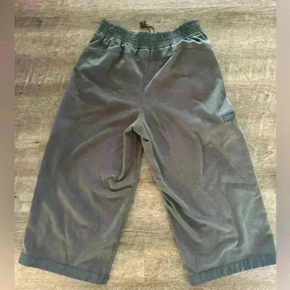 ATHLETA WOMENS GREEN TRIUMPH HYBRID WIDE LEG CROP MEDIUM - Picture 6 of 8